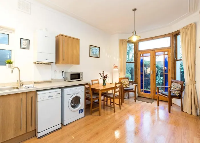 New Stylish 1 Bedroom Flat With Garden London