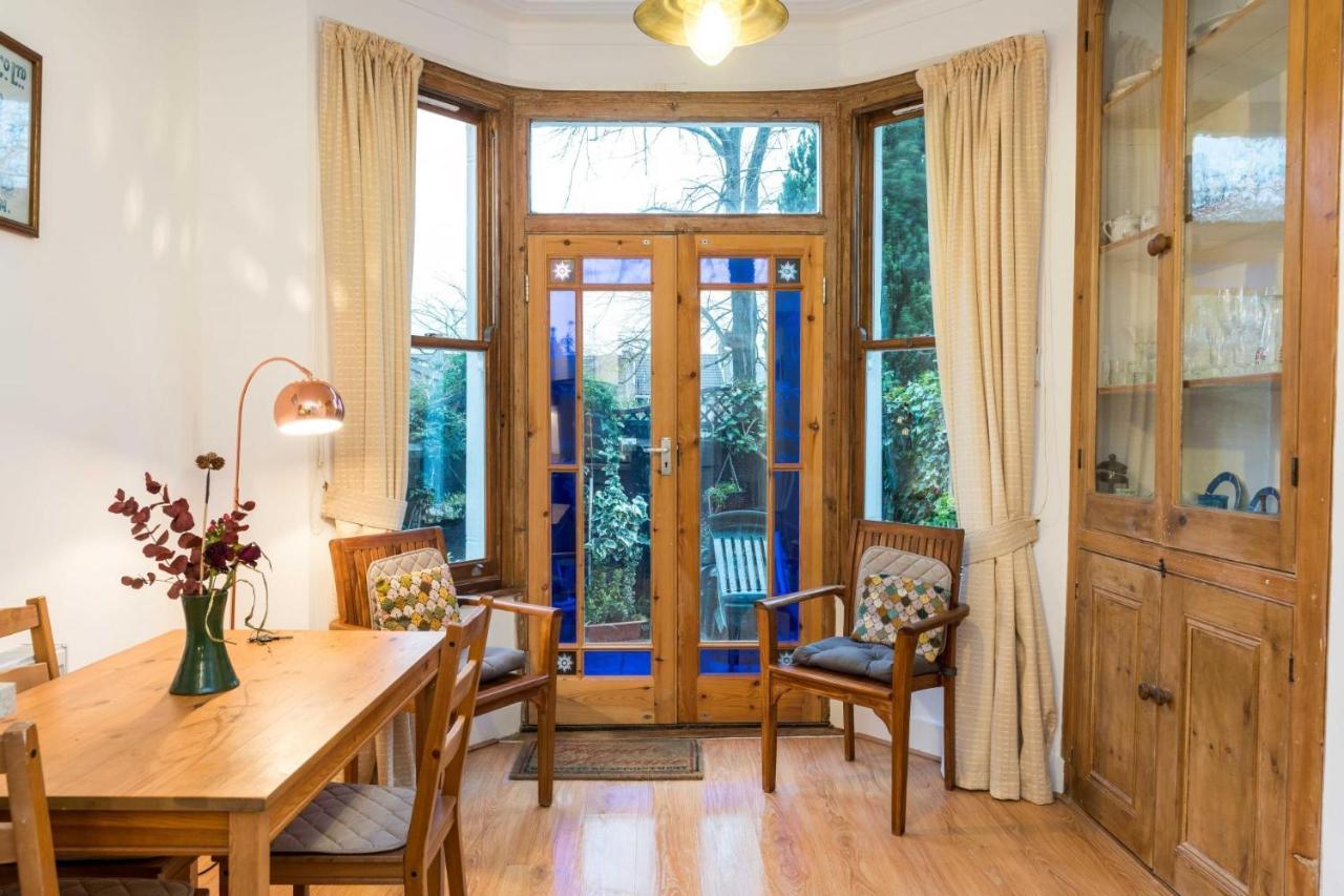 New Stylish 1 Bedroom Flat With Garden Londra